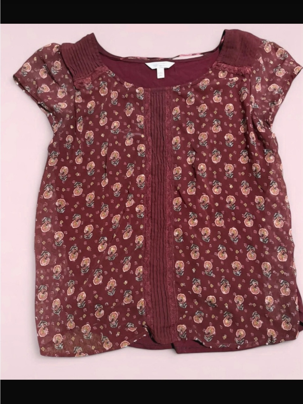 LC Lauren Conrad Burgundy Floral Pintuck Short Sleeve Blouse